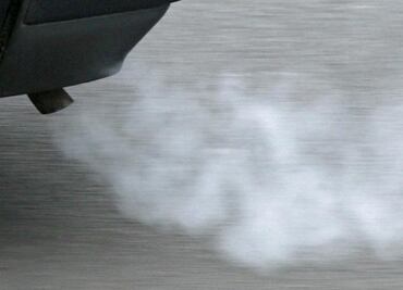 Unión Europea prohíbe la venta de autos nuevos con motor a combustión para 2035