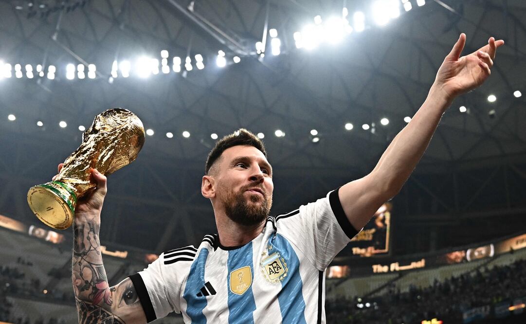 Lionel Messi levantando la Copa del Mundo / Foto: AFP