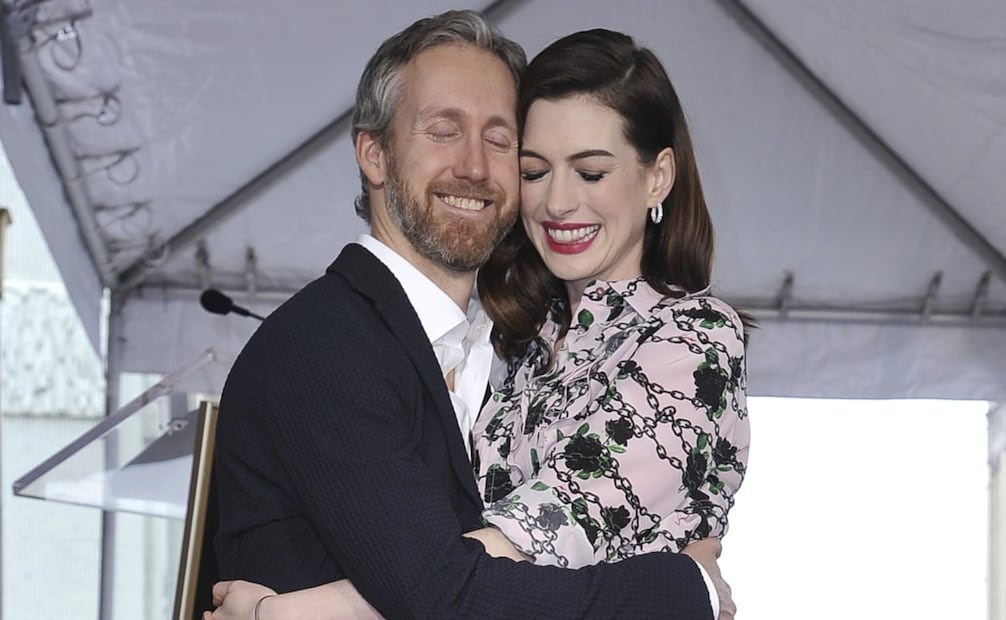 Anne Hathaway y Adam Shulman. Foto: Archivo