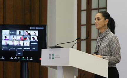 Entregan mil 260 tarjetas para bono de combustible a transportistas en la CDMX