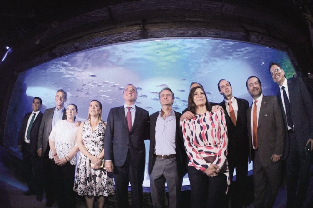 Durante la inauguración del recinto anunciaron la próxima llegada de un tiburón que estará en un estanque de más de un millón de litros de agua, al cuidado de más de 60 biólogos marinos. (ESPECIAL)