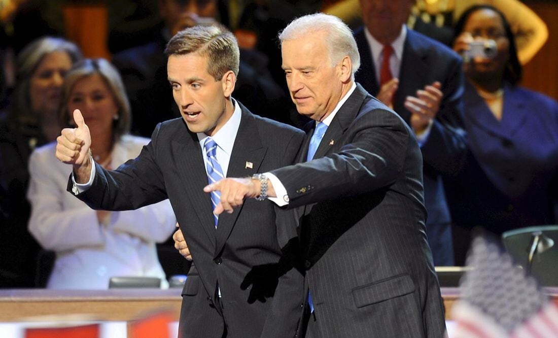 Joe Biden con su hijo mayor, Beau, fallecido de cáncer en 2015. Foto: EFE