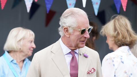 ¿Quién es y cómo se apoda el nuevo secretario privado del rey Carlos III que es odiado por Harry?