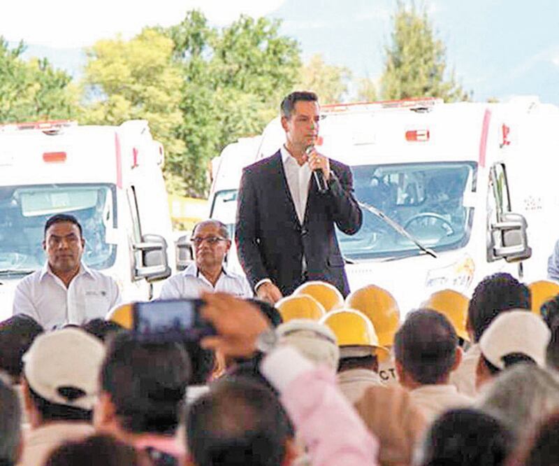 El gobernador Alejandro Murat se negó a dar detalles de la investigación sobre el ataque, en un acto en Oaxaca; dijo que es responsabilidad del fiscal estatal. ESPECIAL