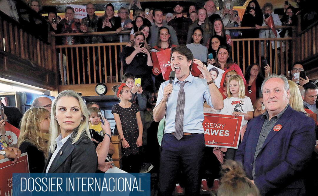 El primer ministro canadiense, Justin Trudeau, en Orillia, Ontario, con sus seguidores el pasado viernes. El premier acumula una serie de escándalos. Foto: STEPHANE MAHE. REUTERS