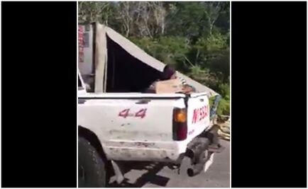 Tráiler choca en Chetumal; gente roba mercancía e ignora cadáveres de tripulantes 