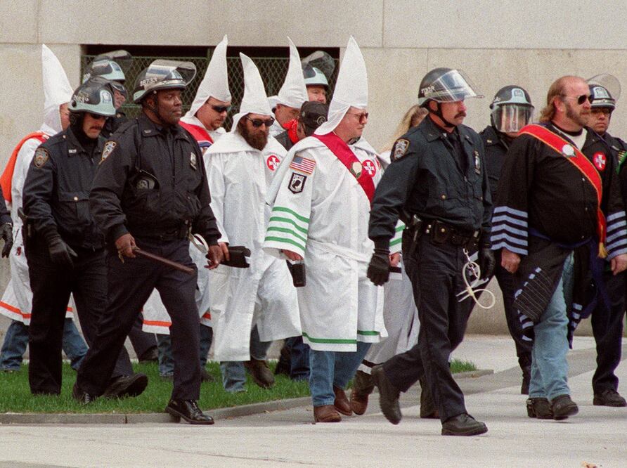 Miembros del Ku Klux Klan. (Archivo. EL UNIVERSAL)