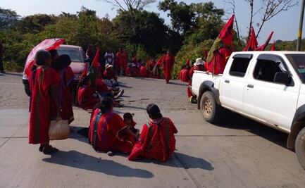 Frenan, otra vez, retorno de desplazados triquis en Oaxaca; protestan por ingreso de Guardia Nacional