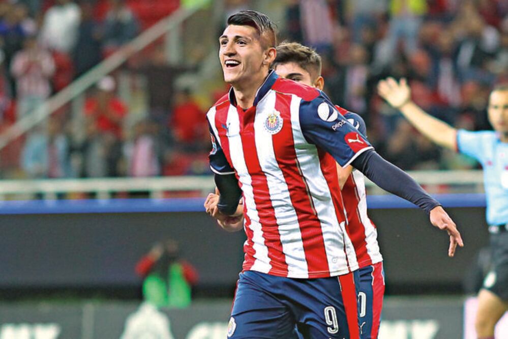 Alan Pulido tiene fe en que las Chivas superarán al Santos Laguna (JORGE BARAJAS. IMAGO7)