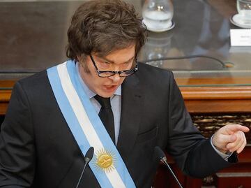 "No odiamos lo suficiente a los periodistas"; Milei desata polémica al arreciar su guerra contra los medios; diarios acusan hostigamiento