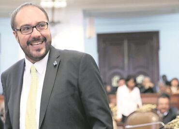 "Grotesco y burdo", lo que hizo AMLO con Monreal: Toledo