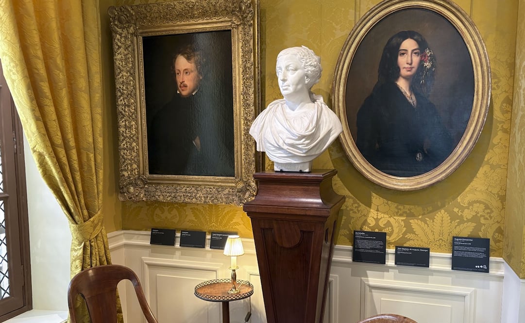 Busto y retrato de la escritora francesa Amantine Aurore Lucile Dupin de Dudevant, conocida como George Sand en el Museo de la Vida Romántica. Foto: EFE/ Pol Lloberas Cardona.