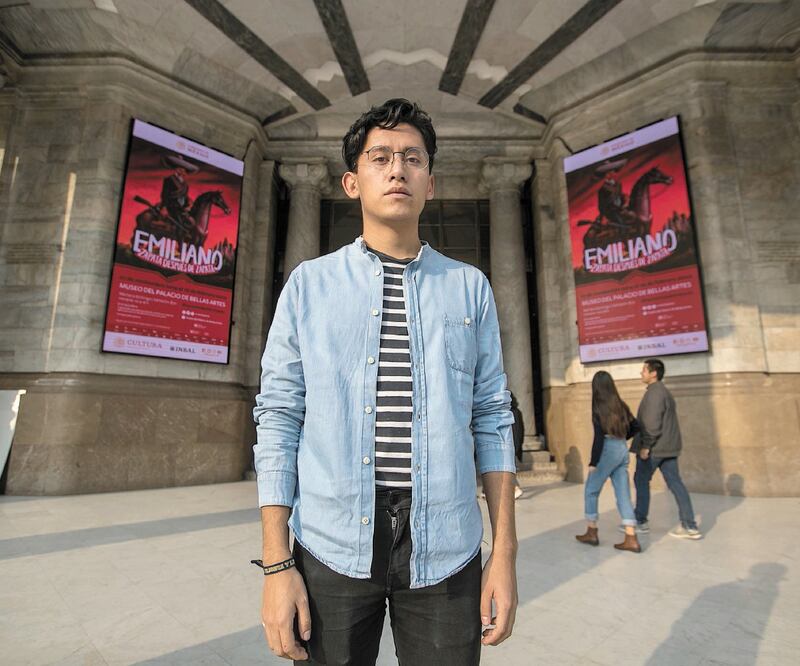 El estudiante Iván Valadéz se repone de los golpes; le destrozaron su cámara y le robaron la mochila con libros, una tableta con avances de su tesis y una chamarra. Foto/GERMÁN ESPINOSA. EL UNIVERSAL