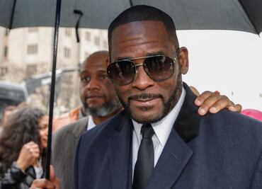 R. Kelly pagó 200 mil dólares para resolver demanda por contagio de herpes