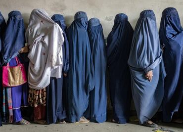 Solicitan a la Corte Internacional priorizar derechos de mujeres en Afganistán; talibanes bajo investigación por persecución de género