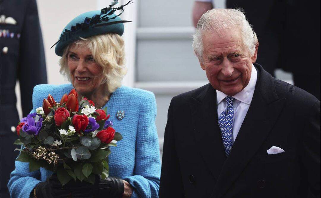 El Rey Carlos IIII y su esposa Camila llegan a Alemania. Foto: AP