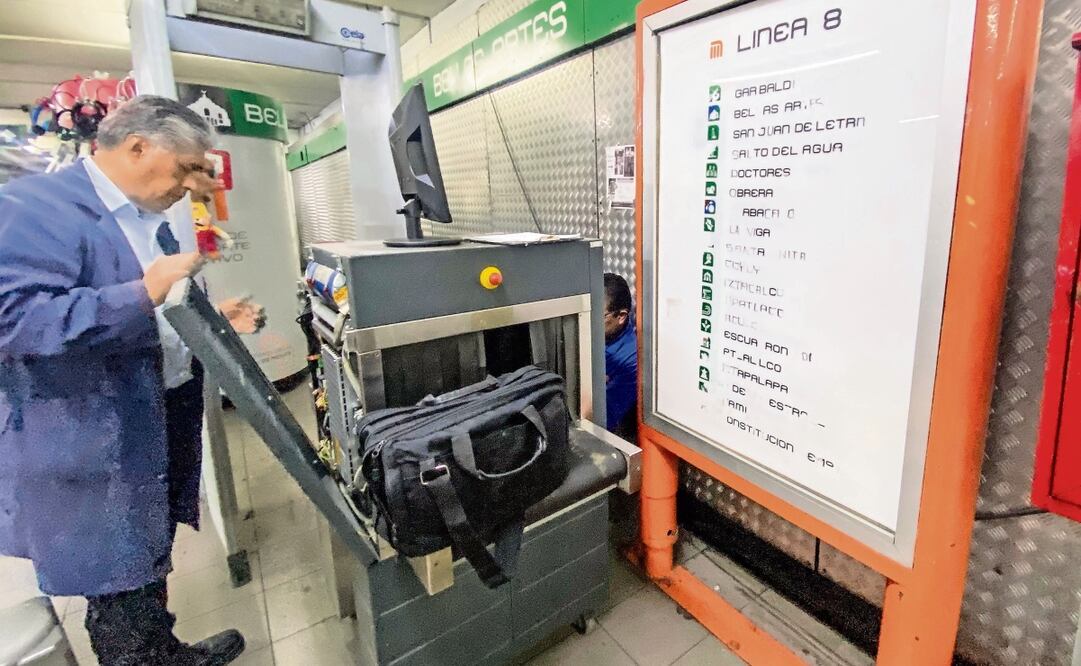 El Sistema de Transporte Colectivo cuenta con 23 arcos detectores de metal y rayos X; 14 no funcionan. Foto: Axel Sánchez | El Universal