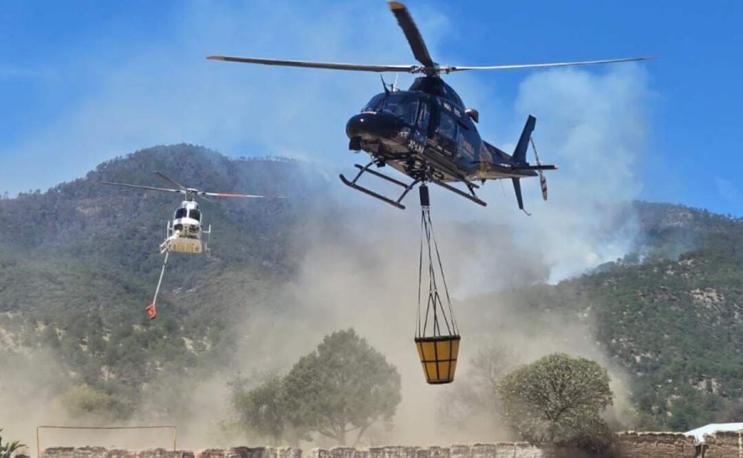 Brigadistas combaten 4 incendios forestales en Puebla con apoyo de dos helicópteros (16/04/2025). Foto: Especial