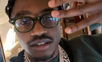 Detienen al rapero Lil Tjay por presunto vínculo con el tiroteo de Offset, ex de Cardi B