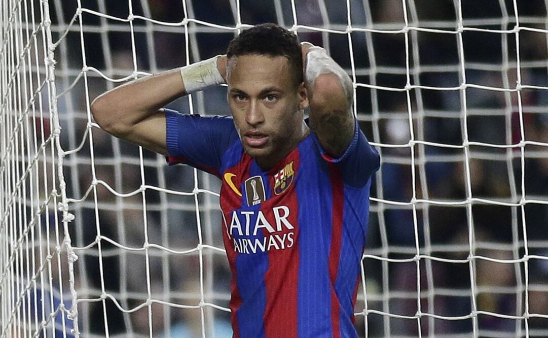 La investigación parte del contrato firmado 2011 por el que Neymar recibiría 40 millones de euros. Foto: AP