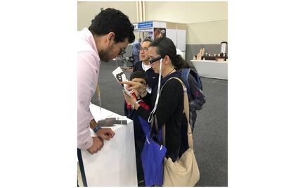 Crean dispositivo que brinda independencia a débiles visuales