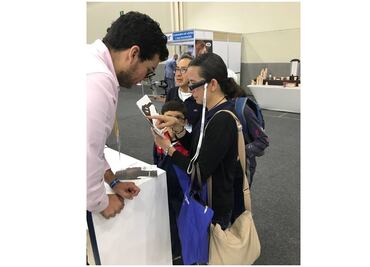 Crean dispositivo que brinda independencia a débiles visuales