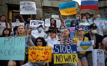 "Putin, quiero volver a ver a mi familia", piden ucranianos en protesta en el Ángel 