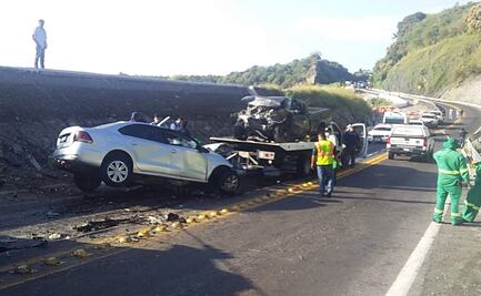 Accidente por deslave deja 4 muertos y 6 lesionados en la Autopista Siglo 21, en Michoacán
