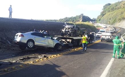 Accidente por deslave deja 4 muertos y 6 lesionados en la Autopista Siglo 21, en Michoacán