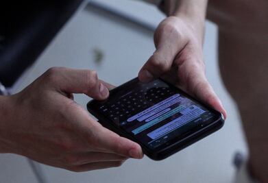 Abuelita sigue mandando WhatsApp a su hijo que murió de Covid-19