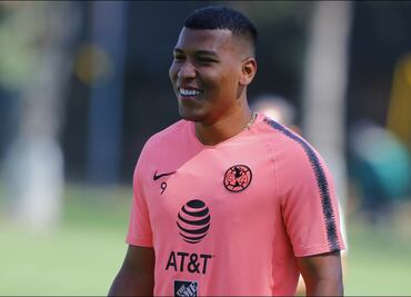 América se quedaría sin Roger Martínez; lo buscan en Europa