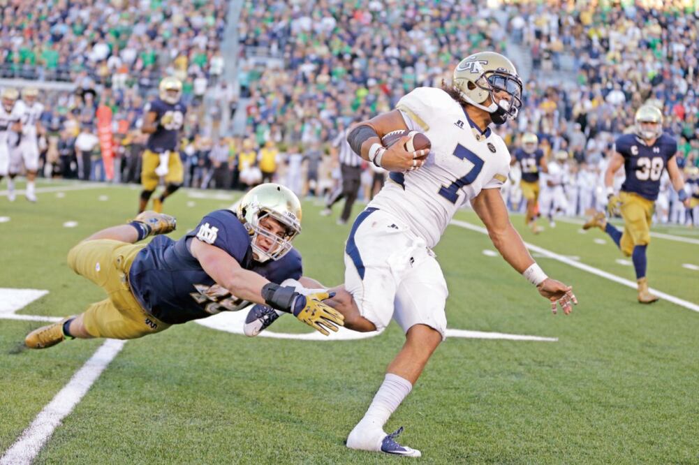 En el segundo cuarto Skov (7) anotó al dejar atrás a Greer Martini (MICHAEL CONROY. AP)