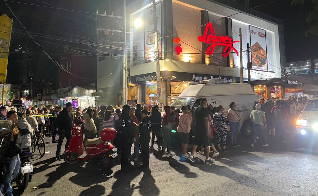 Un hombre fue ejecutado afuera de una panadería en la alcaldía Iztapalapa, se presume un ataque directo (13/11/2024). Foto: Valente Rosas / EL UNIVERSAL