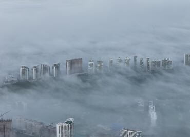 Inédita neblina cubre Cancún al amanecer; impactante fotografía aérea de la ciudad