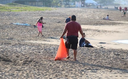 Realizan jornada de limpieza en playa de Mazatlán, Sinaloa