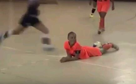 Recibe brutal patada tras jugadas de fantasía 