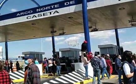 Maestros toman casetas para demandar pago de prestaciones en Hidalgo
