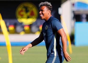 Roger Martínez, considerado para enfrentar a Pumas