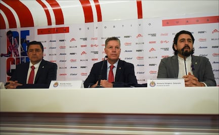 Chivas presenta a Peláez; ratifican a Tena como DT