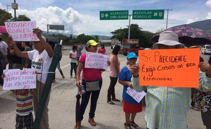 Damnificados de Manuel e Ingrid bloquean Autopista del Sol
