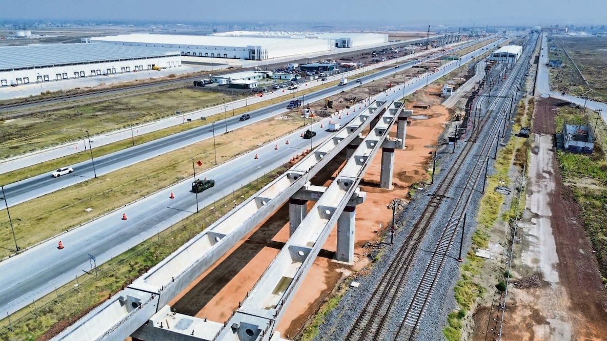 Ante las maniobras que se realizan para el viaducto elevado al AIFA, el Circuito Mexiquense tiene cierres a la circulación en algunos tramos. Foto: Arturo Contreras / EL UNIVERSAL