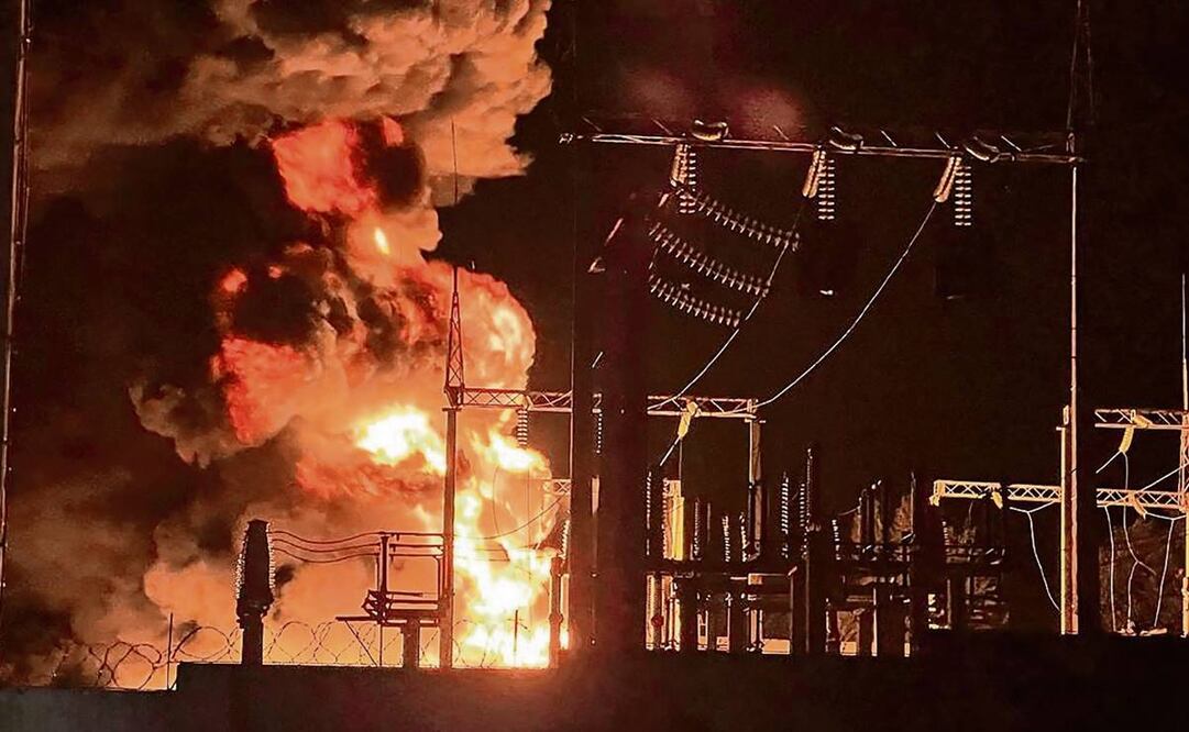 Un depósito de petróleo, cerca de Belgorod, fue bombardeado ayer. Foto: AFP