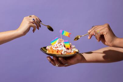 Comida y bebida inclusiva para celebrar el mes del Pride