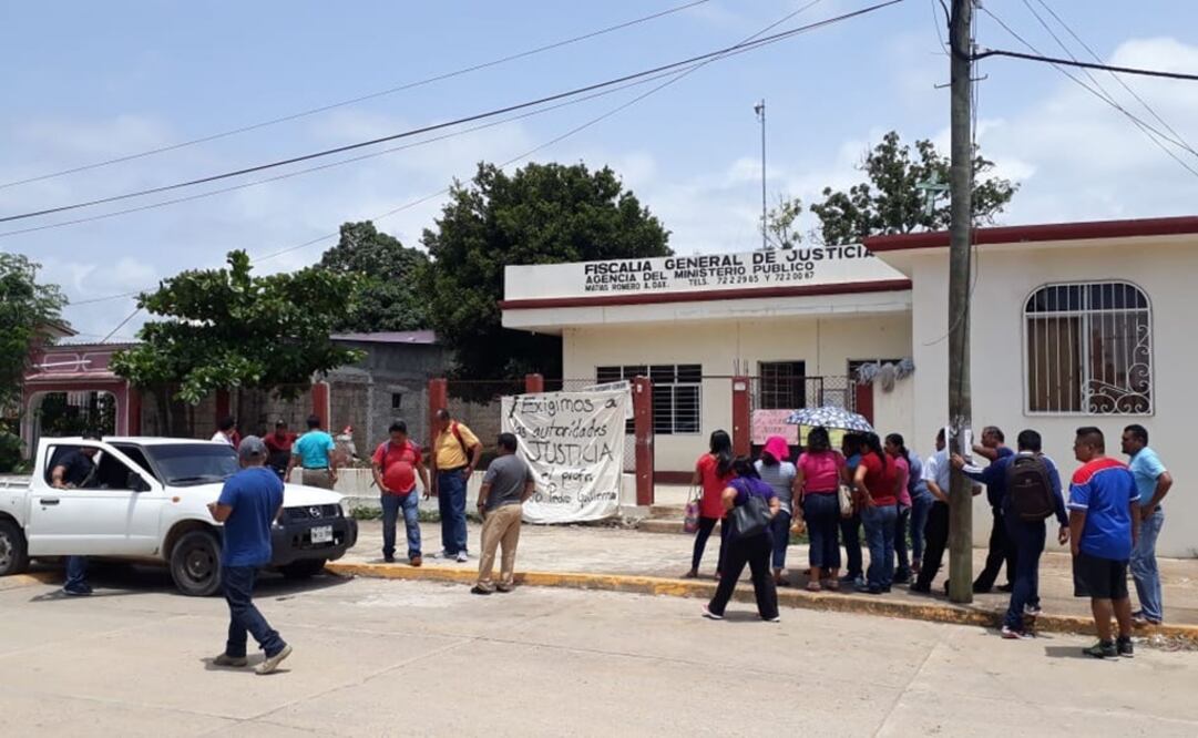 Miembros de la Sección 22 del SNTE bloquearon carreteras y la Fiscalía local. (FOTO: Cortesía)
