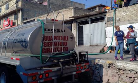 Llevan agua a habitantes de la GAM a través de pipas luego de trabajos de mantenimiento de Sacmex