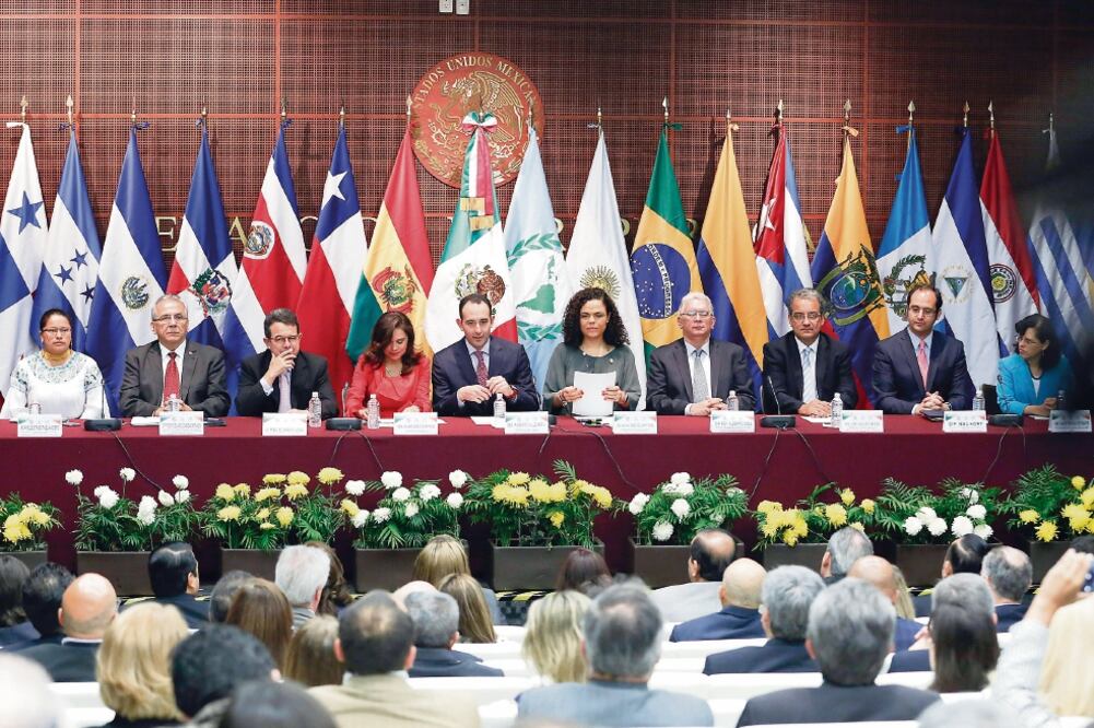 México forma parte del Parlamento Latinoamericano desde 1987 y el estar inscrito en dicho grupo tiene una cuota fija anual de 30 mil dólares, lo que representa 576 mil 855 pesos con 90 centavos. (FOTOS: ARCHIVO EL UNIVERSAL)