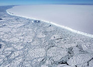 Cómo es A68a, el iceberg más grande del mundo (y por qué amenaza una de las mayores reservas naturales el planeta)