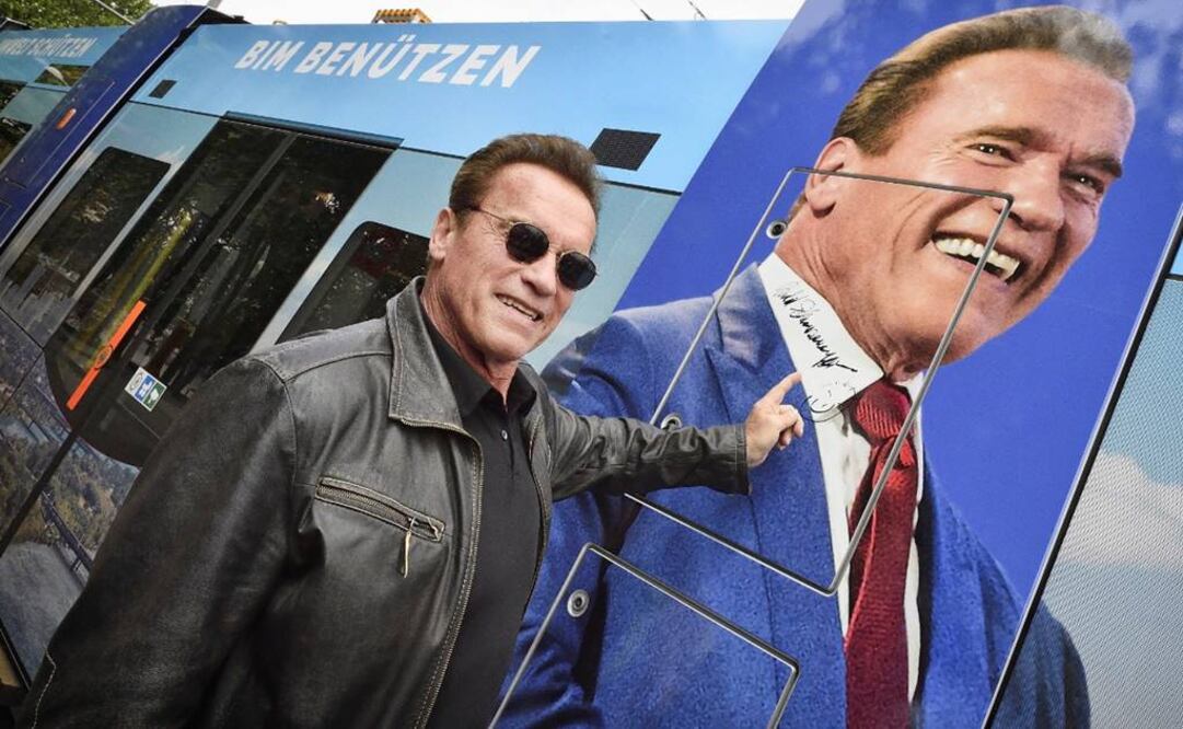 Arnold firmó un retrato en un tranvía FOTO: EFE