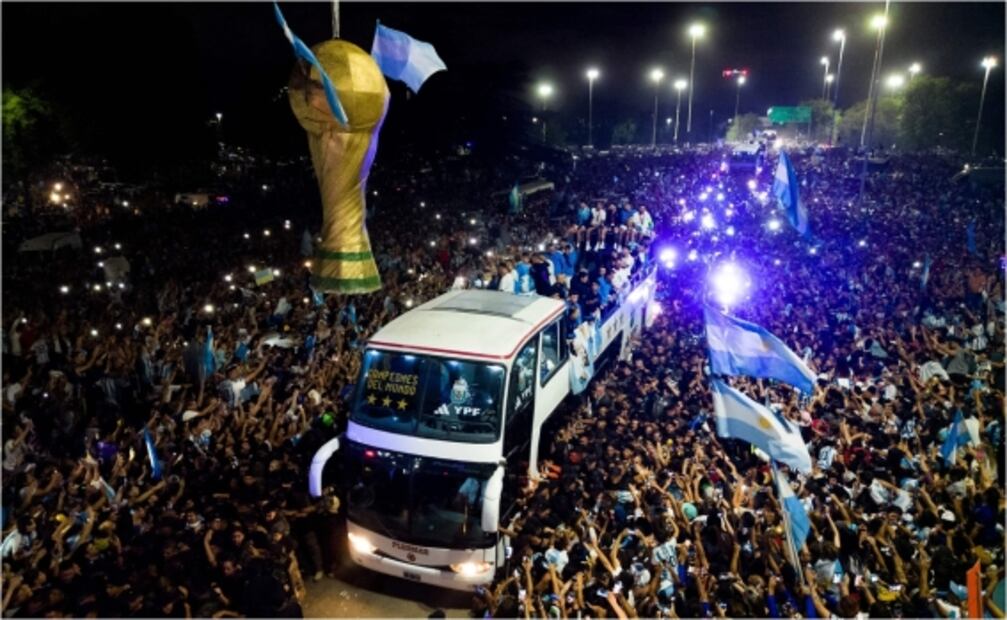 ¡Con Messi a la cabeza! Así se vivió la llegada de los campeones del mundo a Argentina