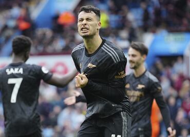 El Arsenal consigue un triunfo agónico frente al Aston Villa para mantener vivo el sueño del título